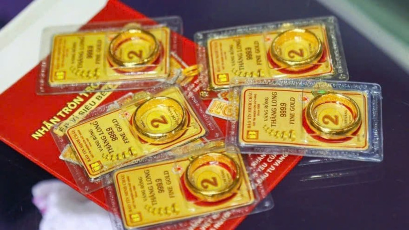 12月30日上午越南国内金条价格每两下跌380万越盾