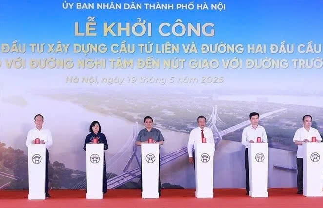 政府总理范明政出席河内四莲大桥开工仪式