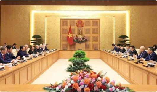 越南政府副总理胡德福会见法国企业联合会副主席及40多家法国企业代表