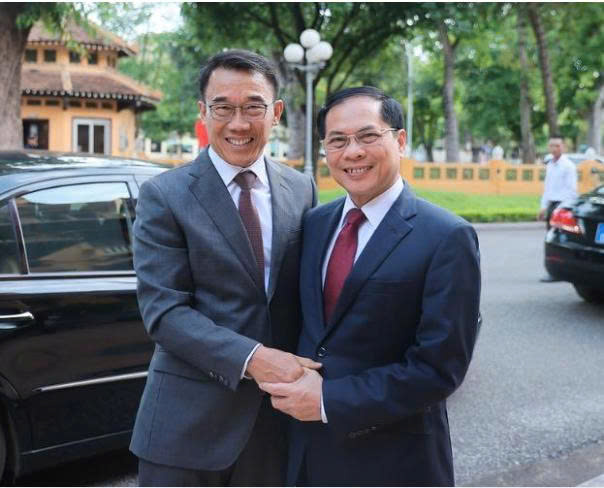 越南外交部和老挝革命党中央对外部深化合作