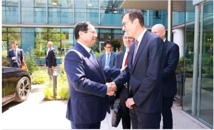 范明正总理到访法国国营铁路公司