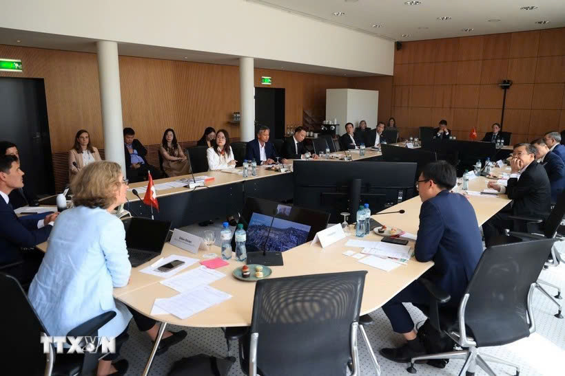 推动越瑞两国在创新与研发领域的合作